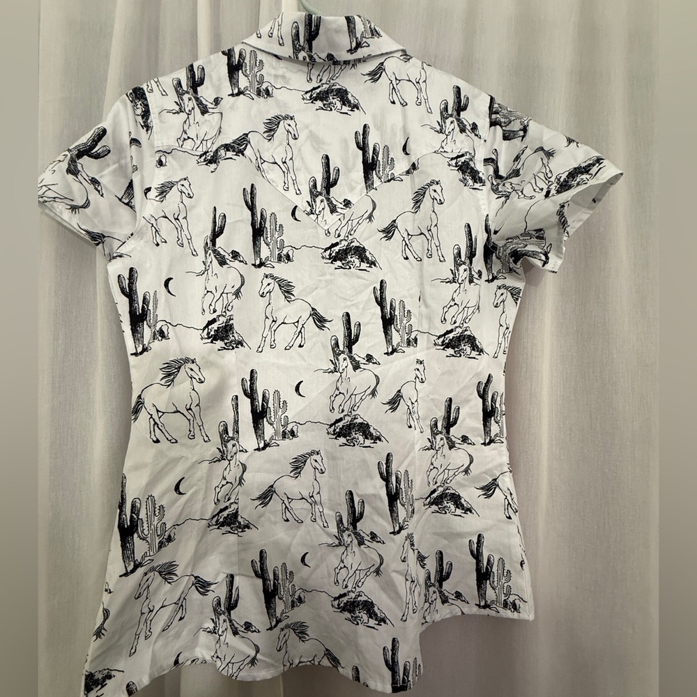 Women’s Wrangler Western Print Short Sleeve Shirt - Picture 7 of 9